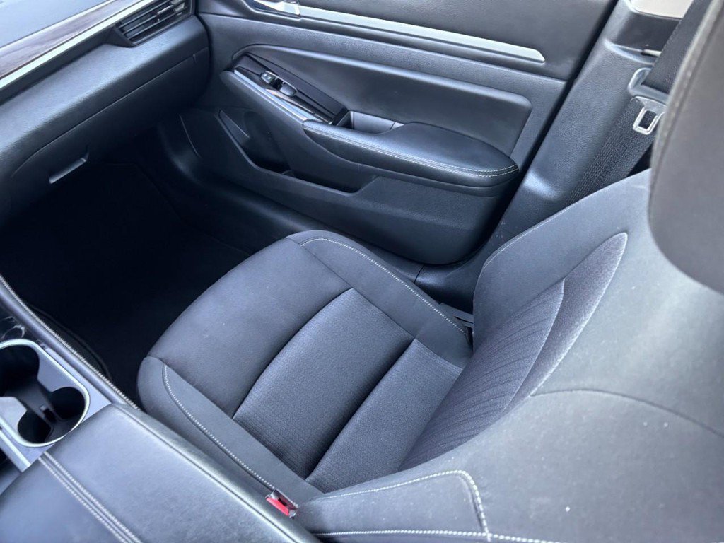 Used 2023 Nissan Altima 2.5 SV FWD image 14