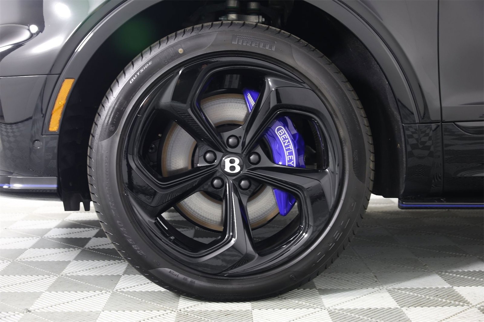 New 2025 Bentley Bentayga image 6