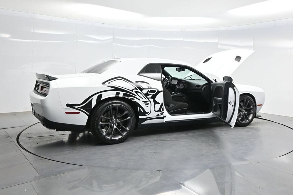 Used 2022 Dodge Challenger R/T Scat Pack w/ Driver Convenience Group RWD image 4
