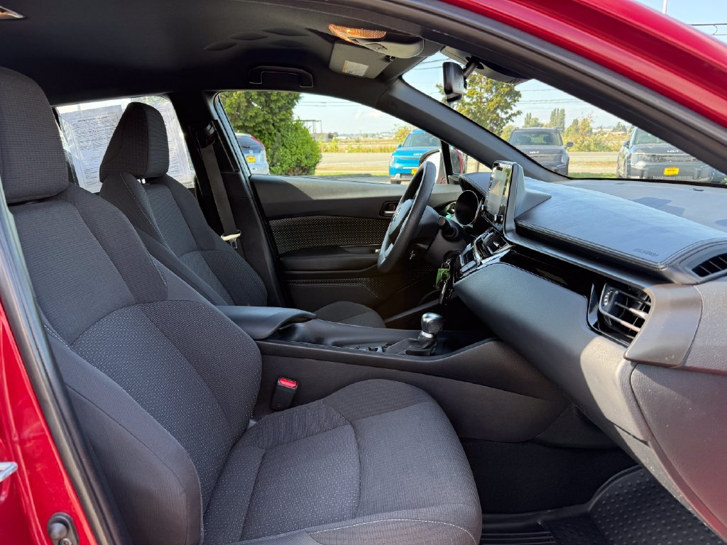 Used 2019 Toyota C-HR LE FWD image 12