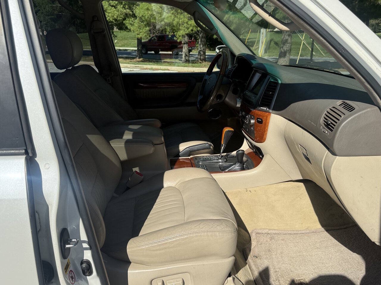 Used 2005 Lexus LX 470 4WD w/ Preferred Accessory Pkg image 9