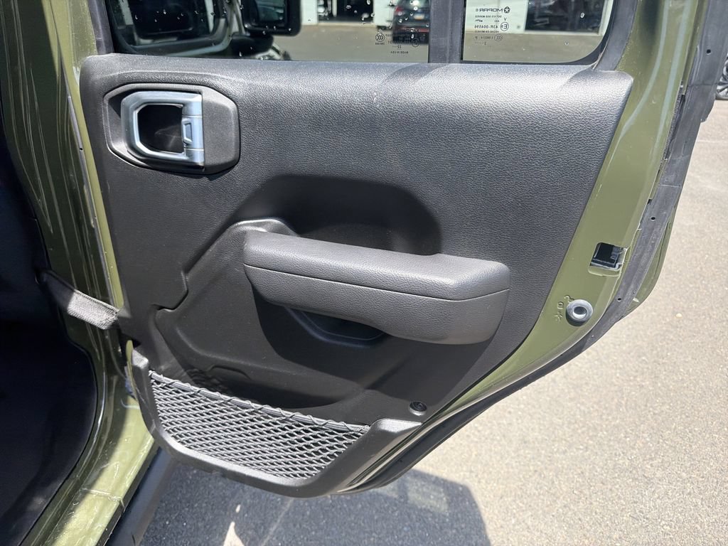 Used 2023 Jeep Gladiator Sport AWD/4WD image 16