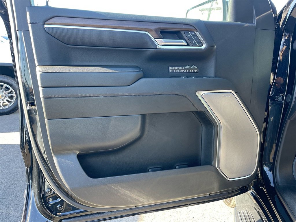 Used 2024 Chevrolet Silverado 1500 High Country w/ Technology Package image 28