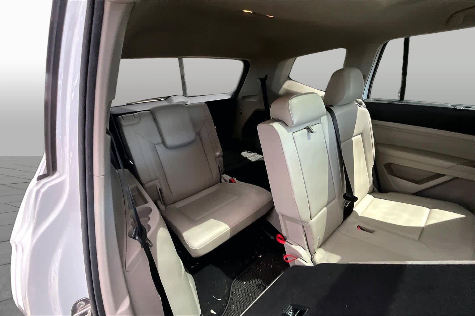 Used 2020 Volkswagen Atlas SE w/ Panoramic Sunroof Package FWD image 36