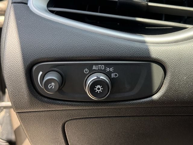 Used 2025 Chevrolet Malibu LT FWD image 24
