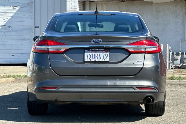 Used 2017 Ford Fusion SE w/ Fusion SE Technology Package FWD image 5