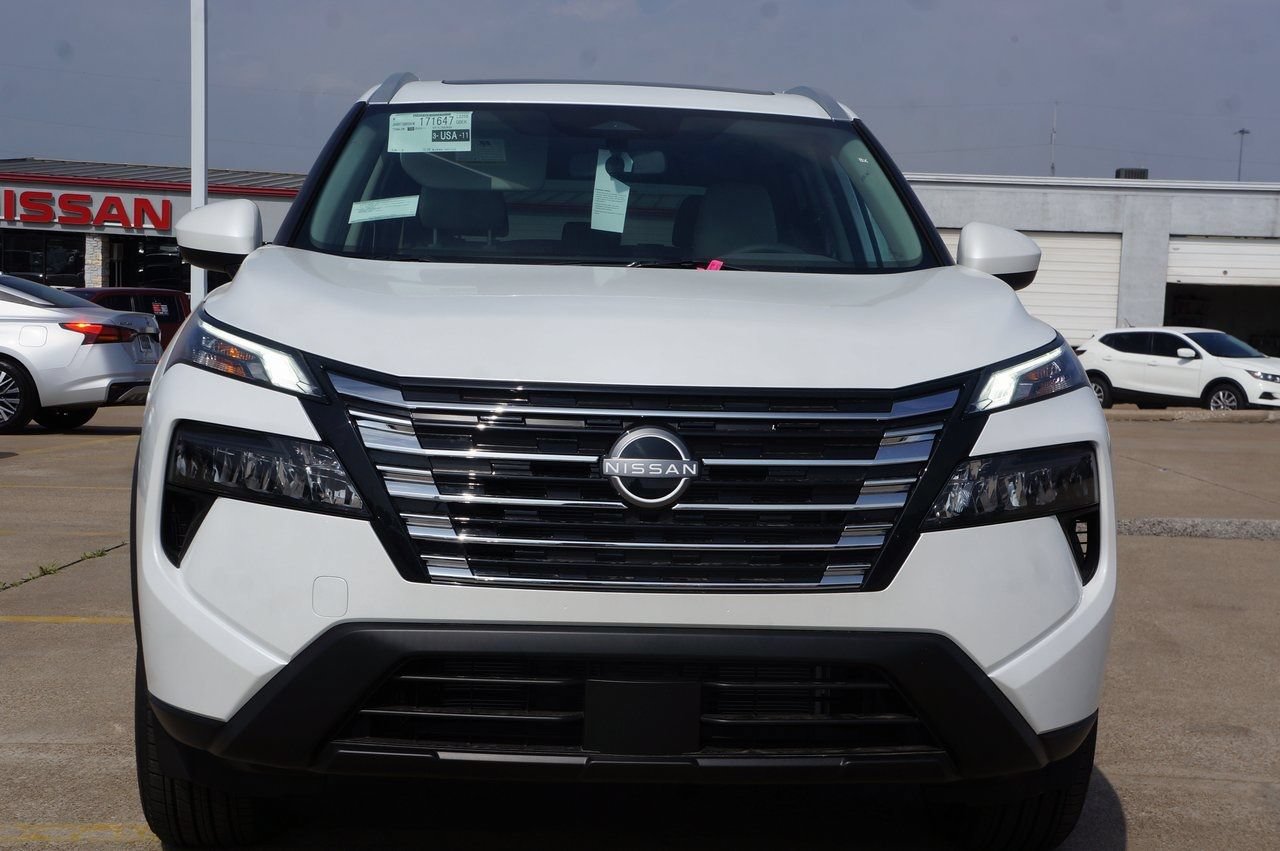 Certified 2024 Nissan Rogue SV w/ SV Premium Package AWD/4WD image 2