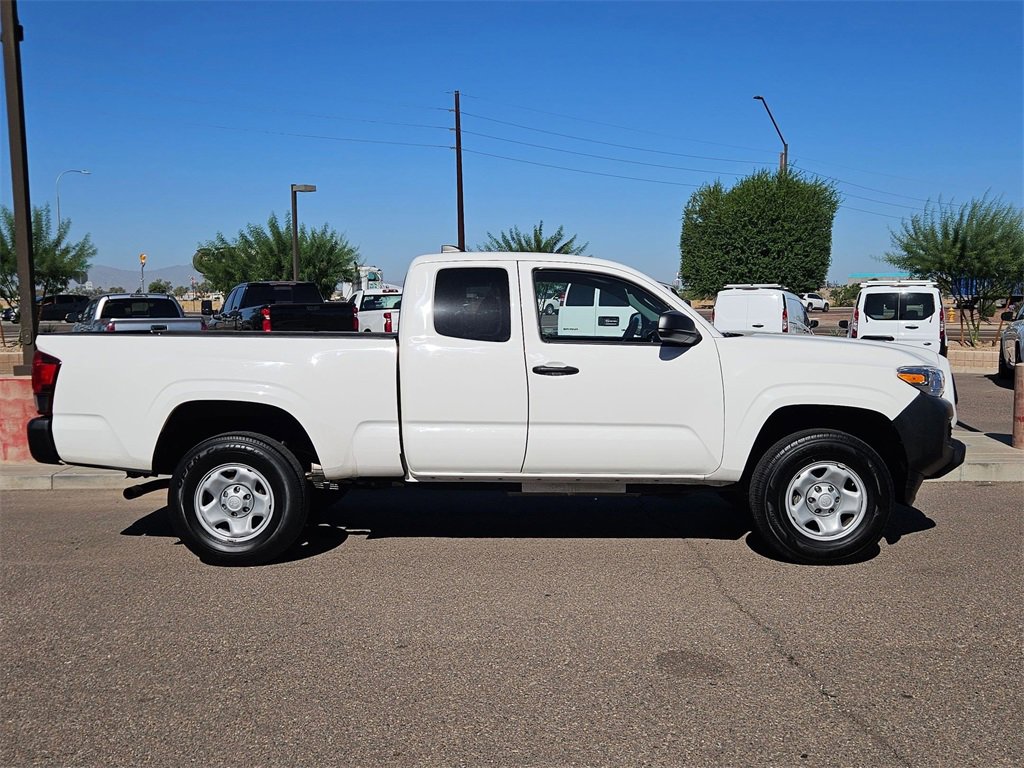 Used 2022 Toyota Tacoma SR image 3