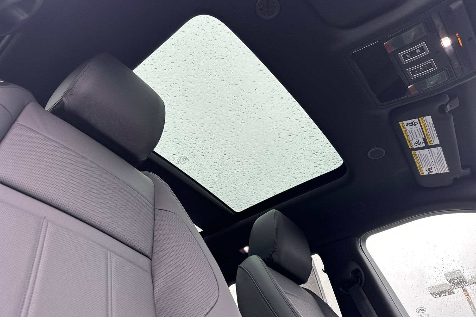 New 2026 Land Rover Range Rover Evoque S AWD/4WD image 17