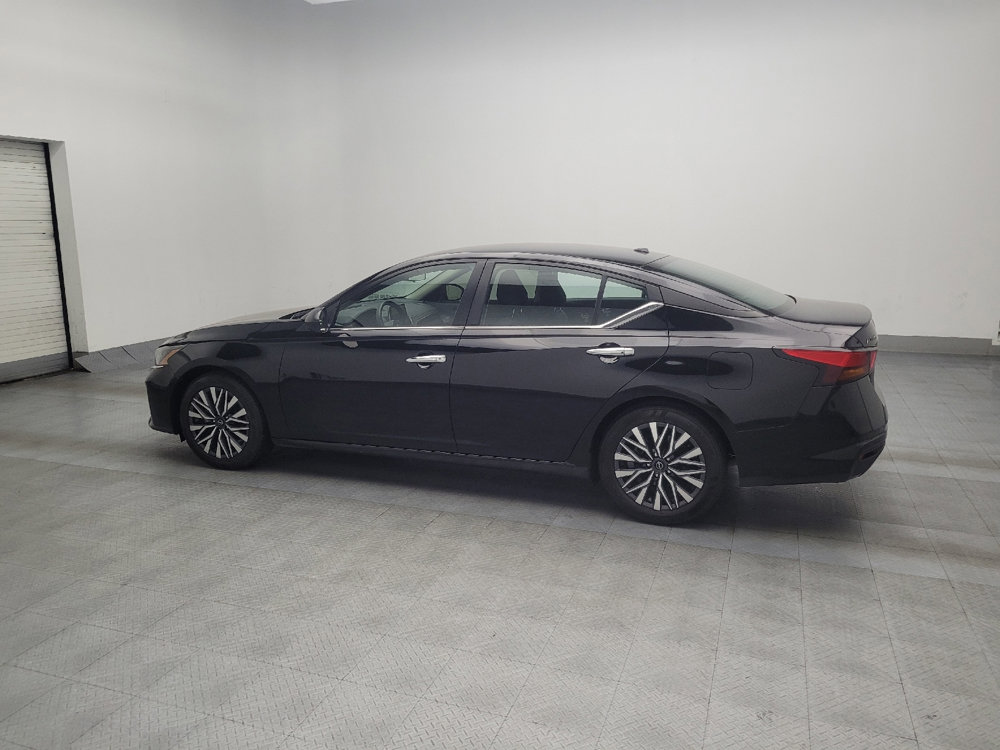 Used 2024 Nissan Altima 2.5 SV image 3