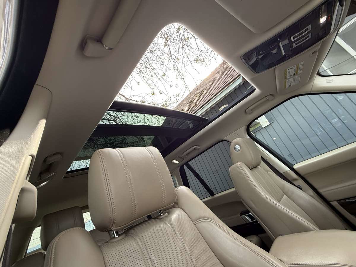 Used 2016 Land Rover Range Rover HSE image 27