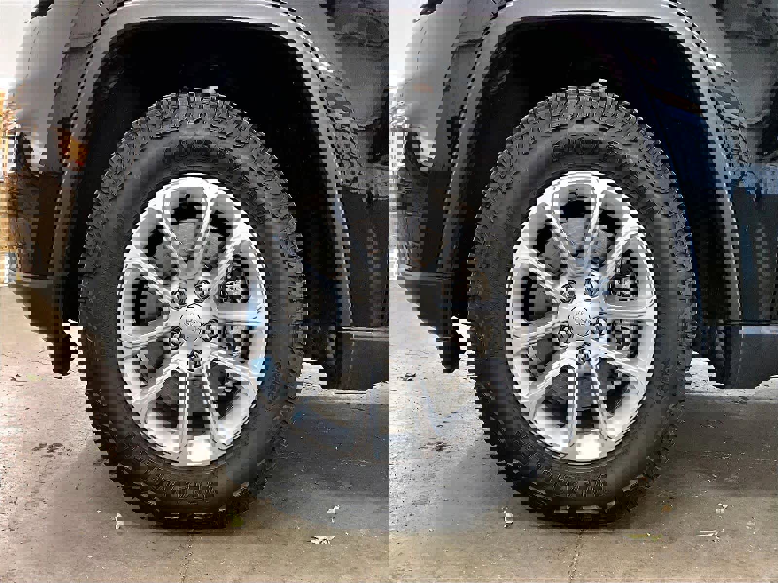 Used 2021 Jeep Grand Cherokee Laredo AWD/4WD image 11