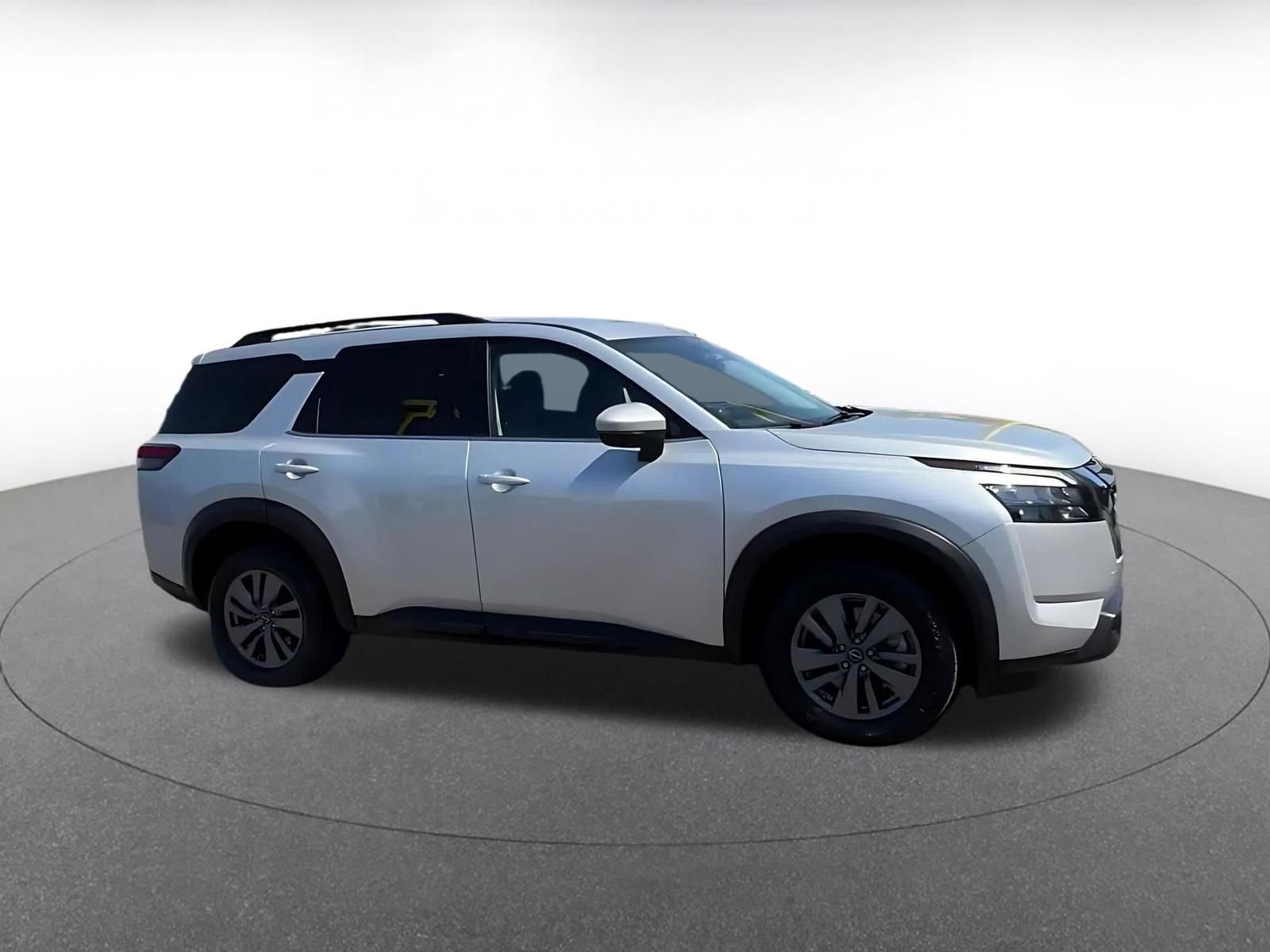 Used 2025 Nissan Pathfinder SV AWD/4WD image 2
