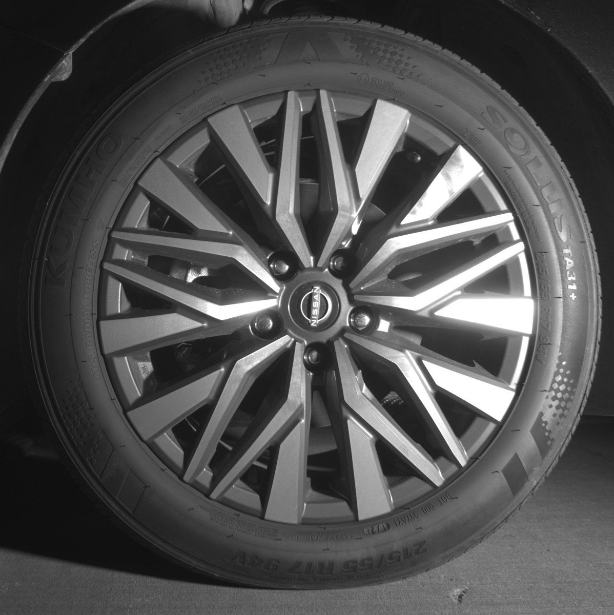 Used 2025 Nissan Altima 2.5 SV FWD image 12