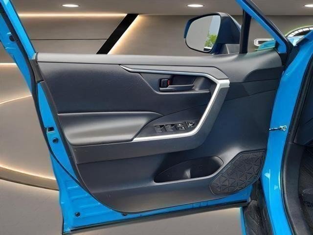 Used 2019 Toyota RAV4 LE FWD image 16