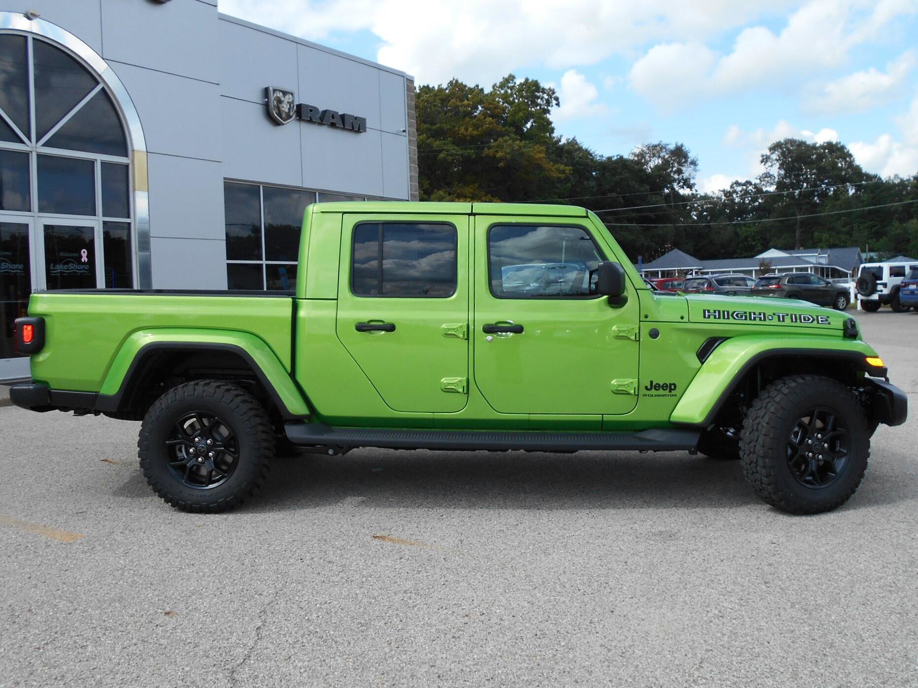 New 2025 Jeep Gladiator Sport image 30