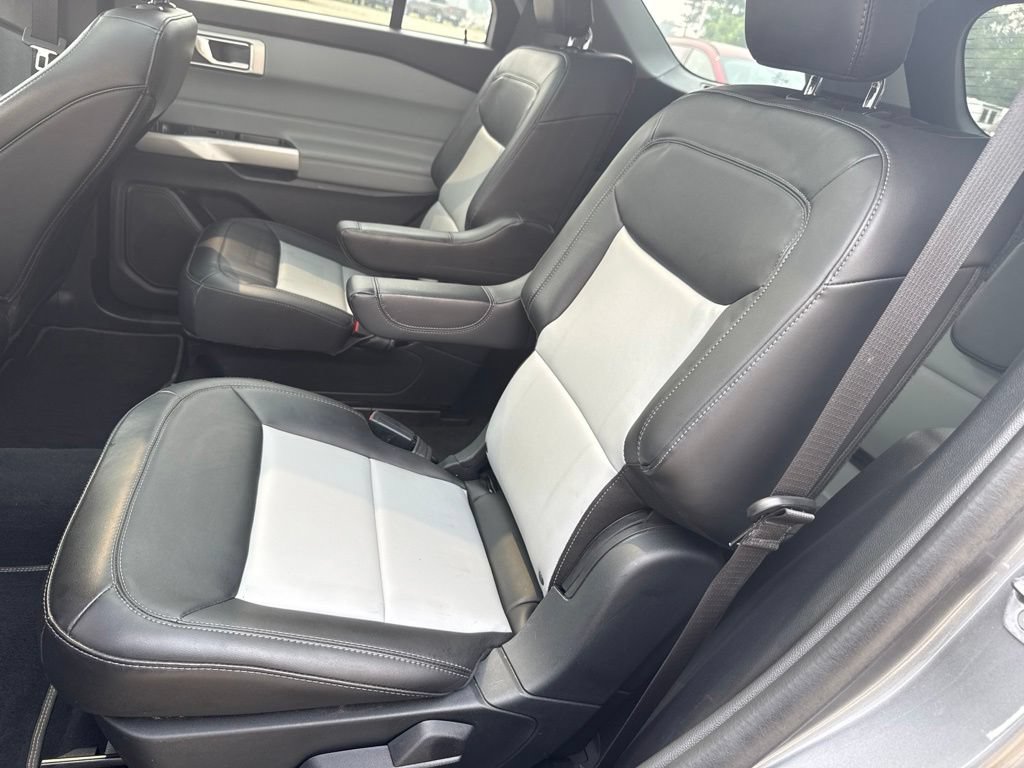 Used 2022 Ford Explorer XLT w/ Equipment Group 202A AWD/4WD image 9