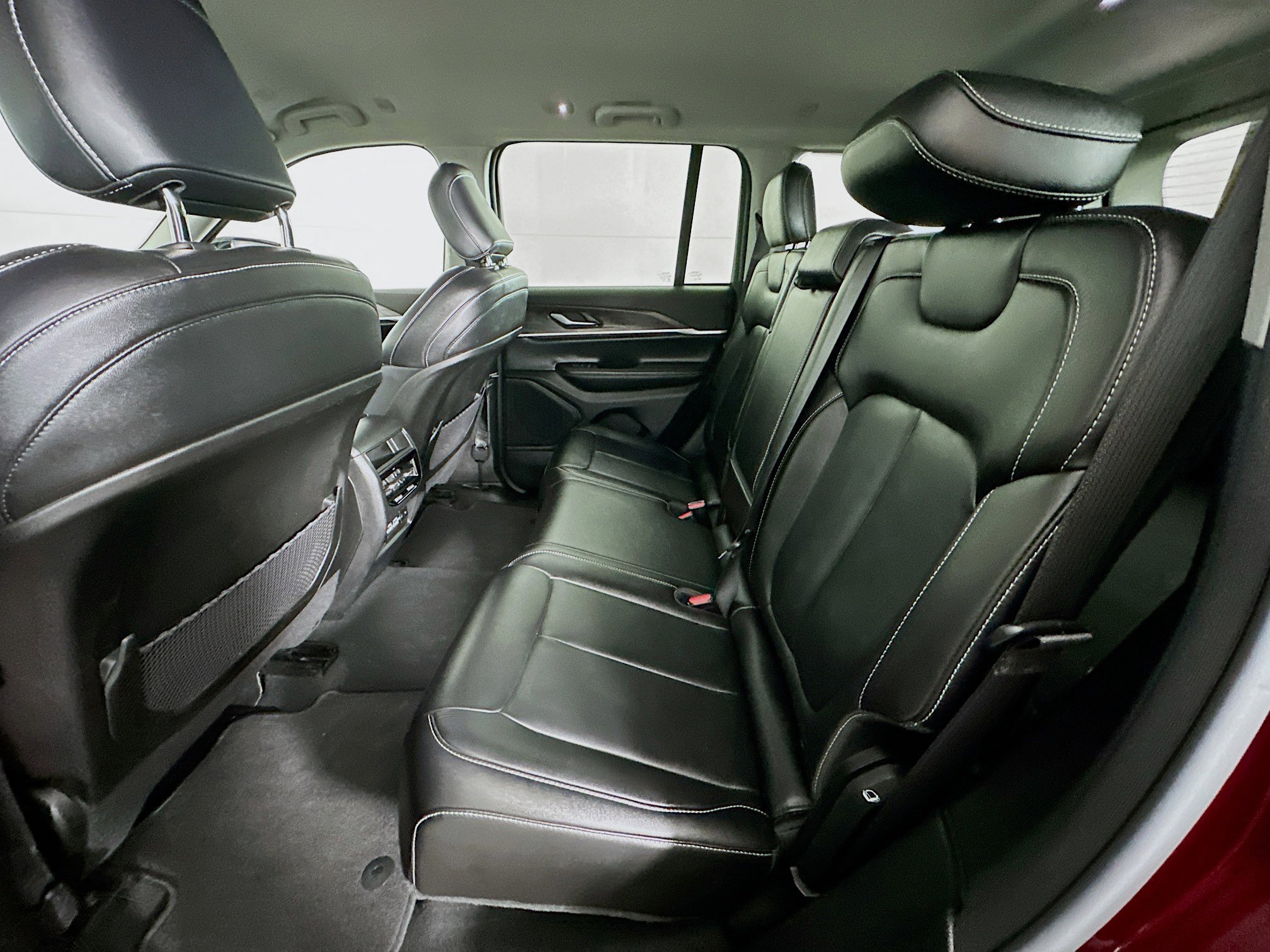 Used 2023 Jeep Grand Cherokee Limited image 27