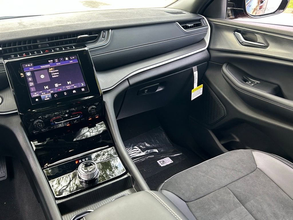 New 2025 Jeep Grand Cherokee Altitude image 11
