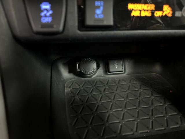 Used 2021 Toyota RAV4 XLE Premium AWD/4WD image 35