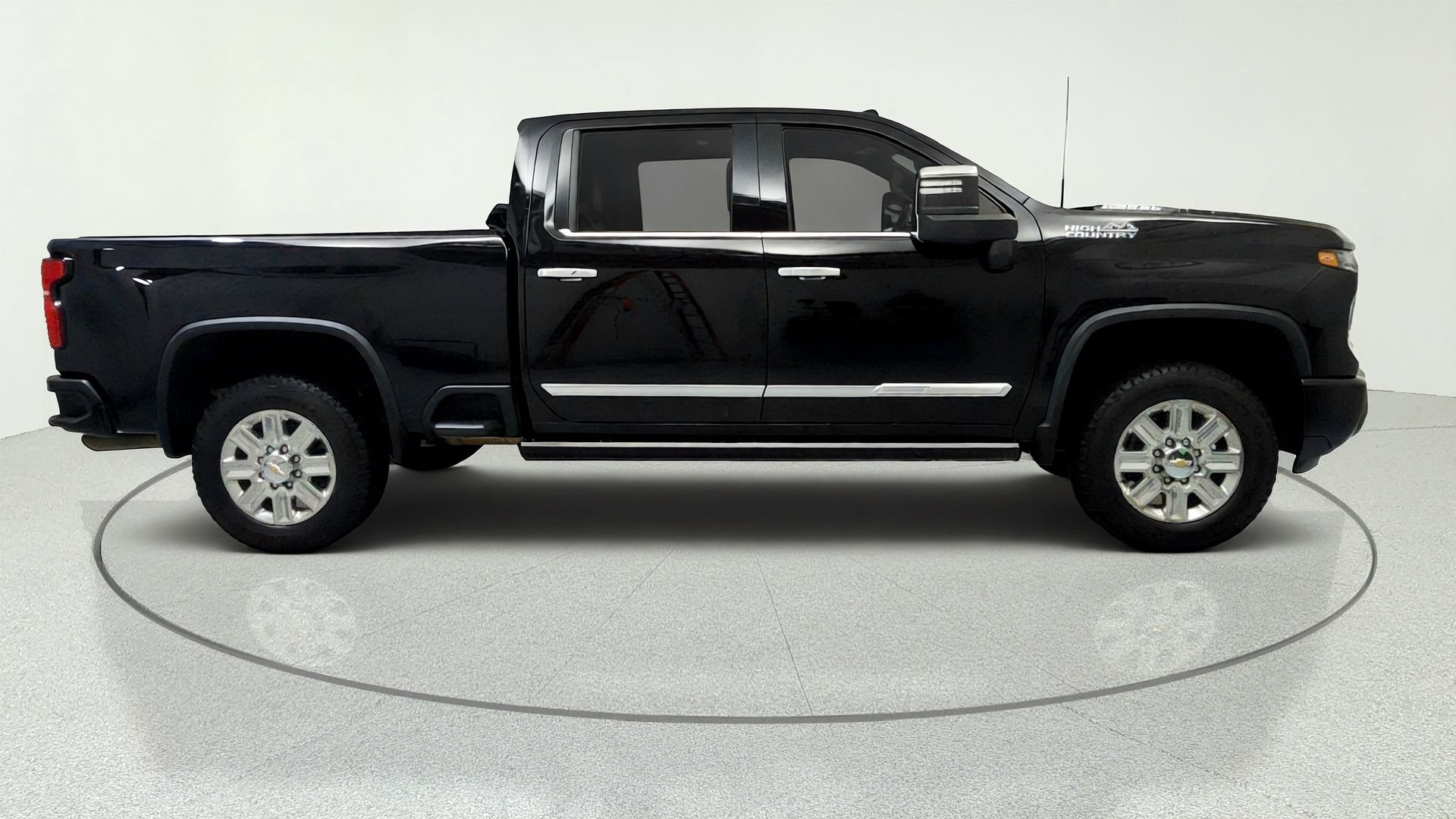Used 2025 Chevrolet Silverado 2500 High Country w/ High Country Premium Package AWD/4WD image 6