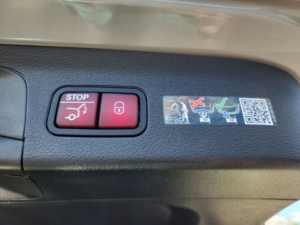 Used 2025 Mercedes-Benz GLS 580 4MATIC image 14