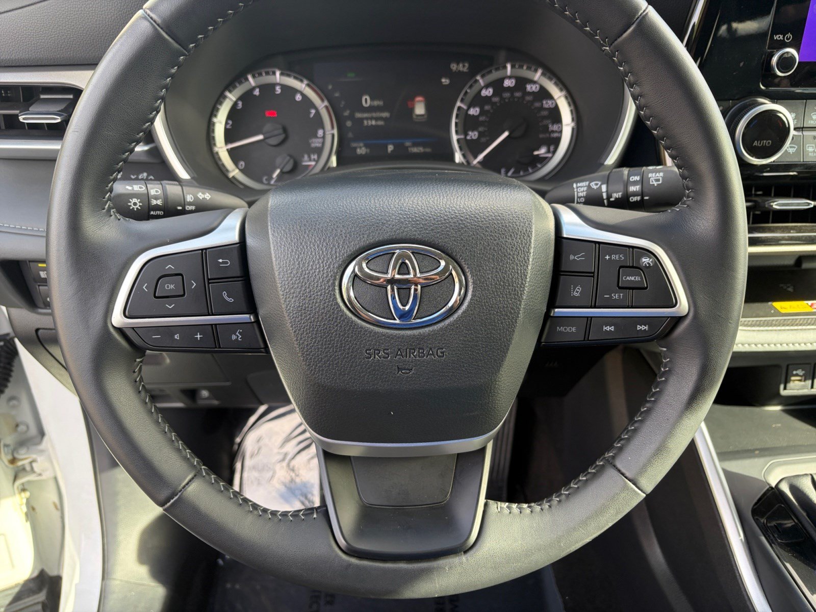 Used 2026 Toyota Highlander XLE AWD/4WD image 12