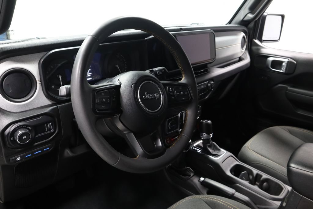 Used 2024 Jeep Wrangler Unlimited image 25