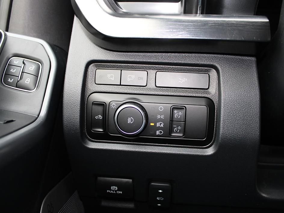 Used 2023 Ford F350 Lariat w/ FX4 Off-Road Package image 20