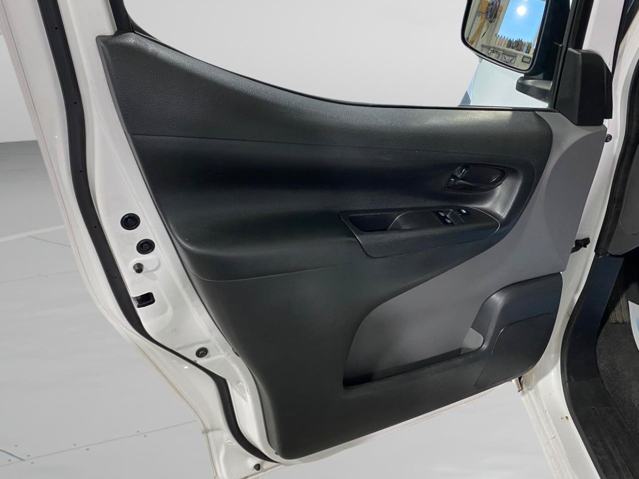 Used 2014 Nissan NV200 S FWD image 17