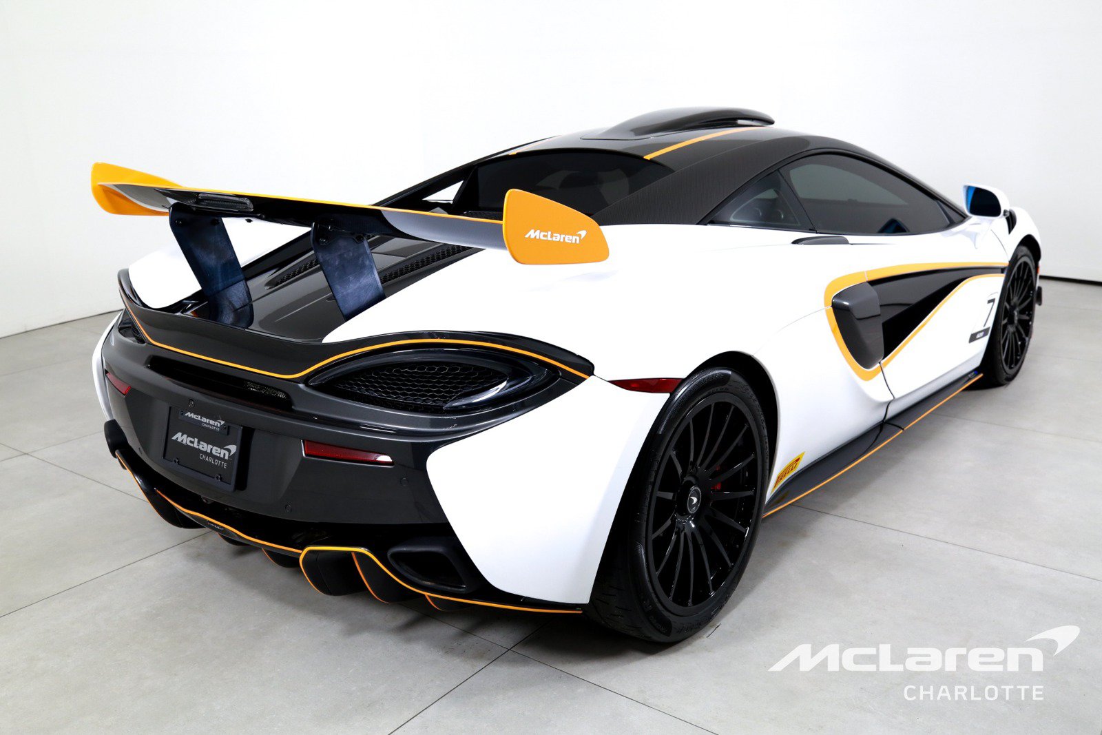 Used 2020 McLaren 620R RWD image 9