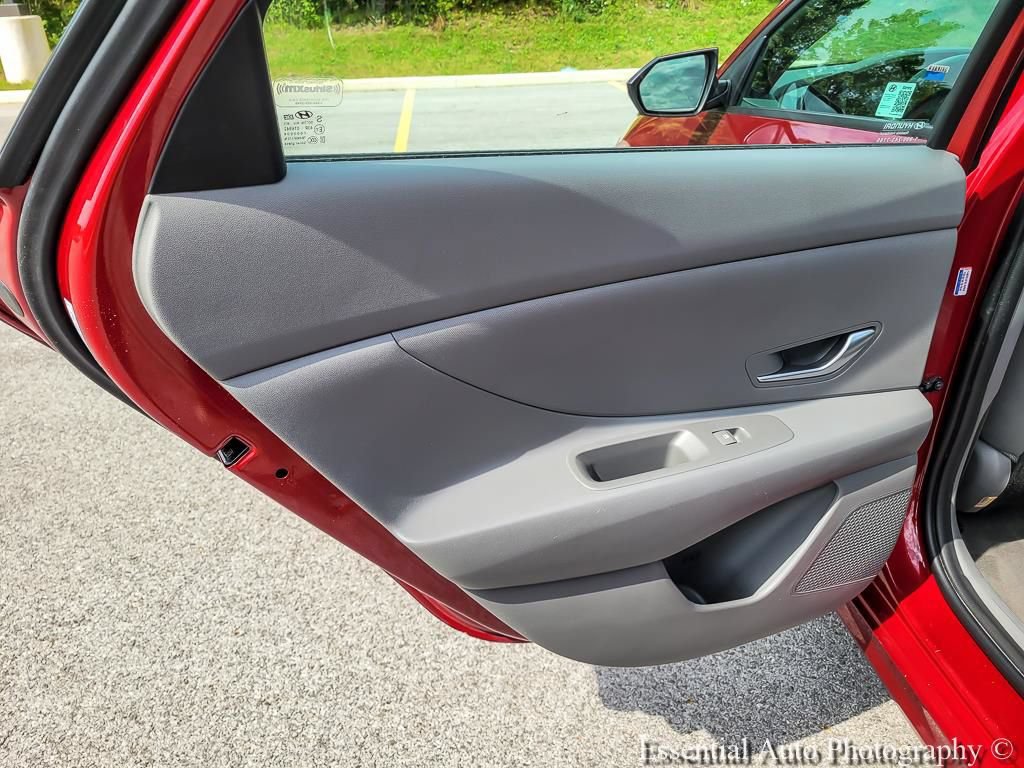 Used 2024 Hyundai Elantra SEL FWD image 25