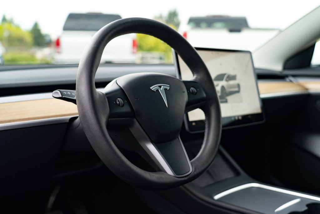 Used 2023 Tesla Model 3 Standard Range image 12