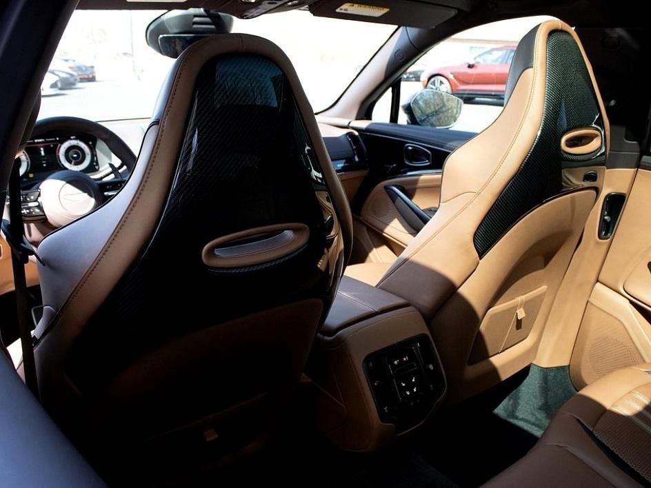 New 2025 Aston Martin DBX 707 image 12