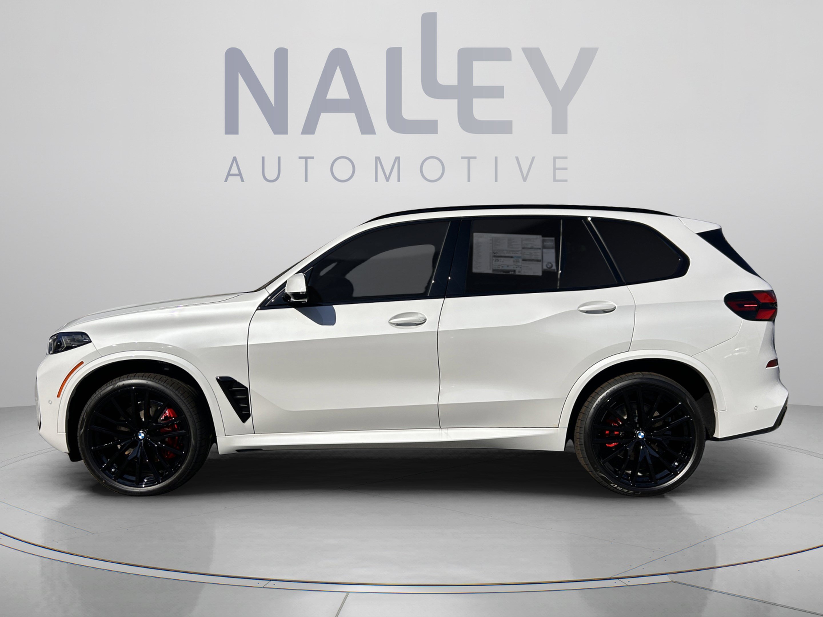 Used 2026 BMW X5 sDrive40i w/ M Sport Package RWD image 2