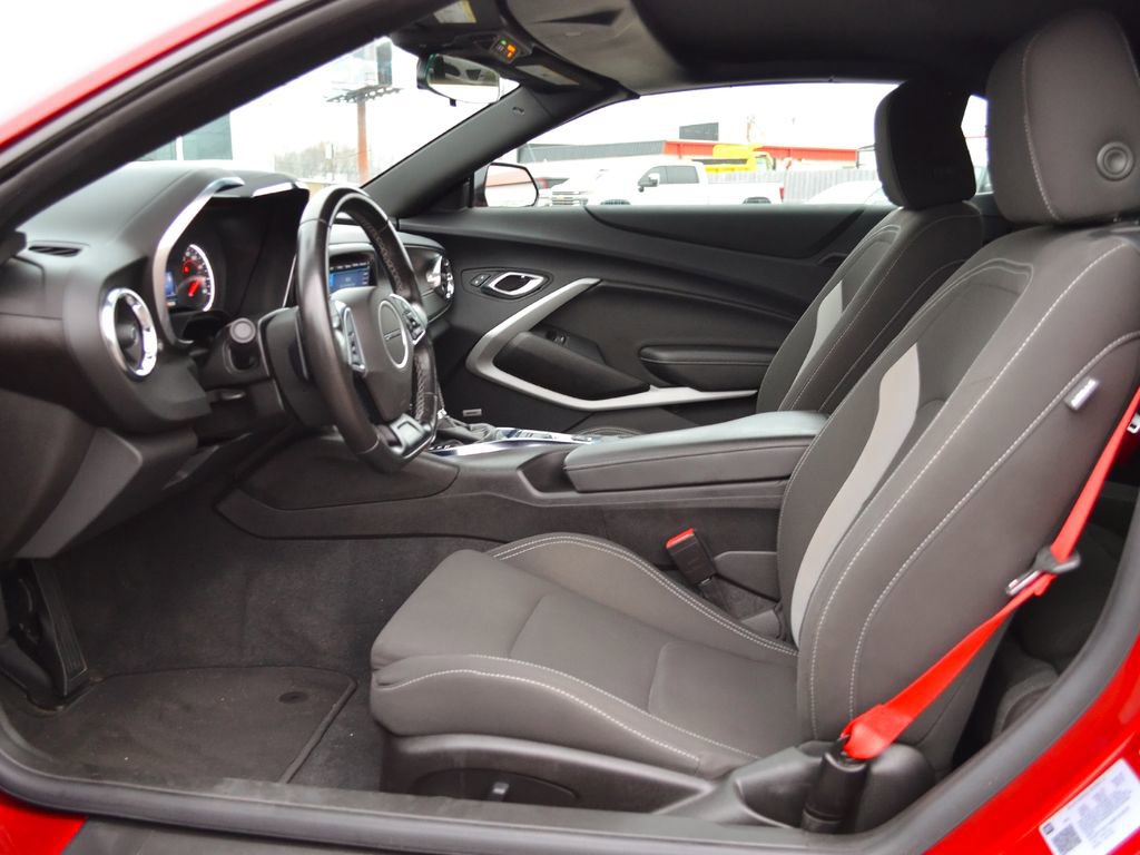 Used 2022 Chevrolet Camaro LT w/ Technology Package image 26