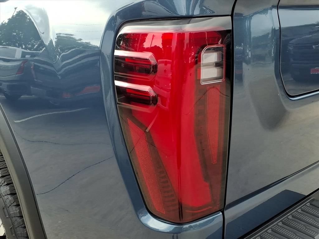Used 2025 GMC Sierra 3500 Denali w/ Technology Package AWD/4WD image 12