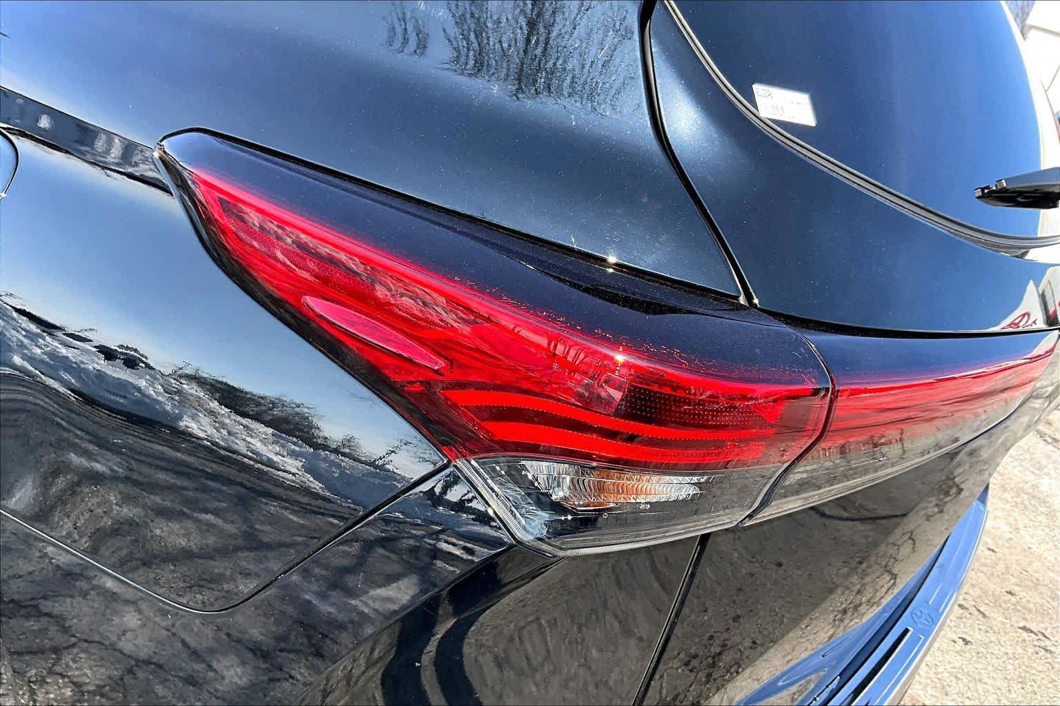 Used 2022 Toyota Highlander LE FWD image 27