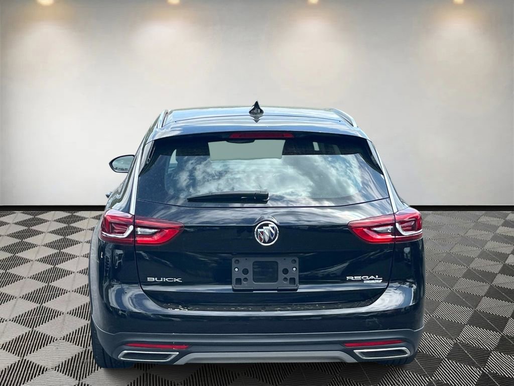 Used 2018 Buick Regal Essence w/ Sights and Sounds Package AWD/4WD image 4