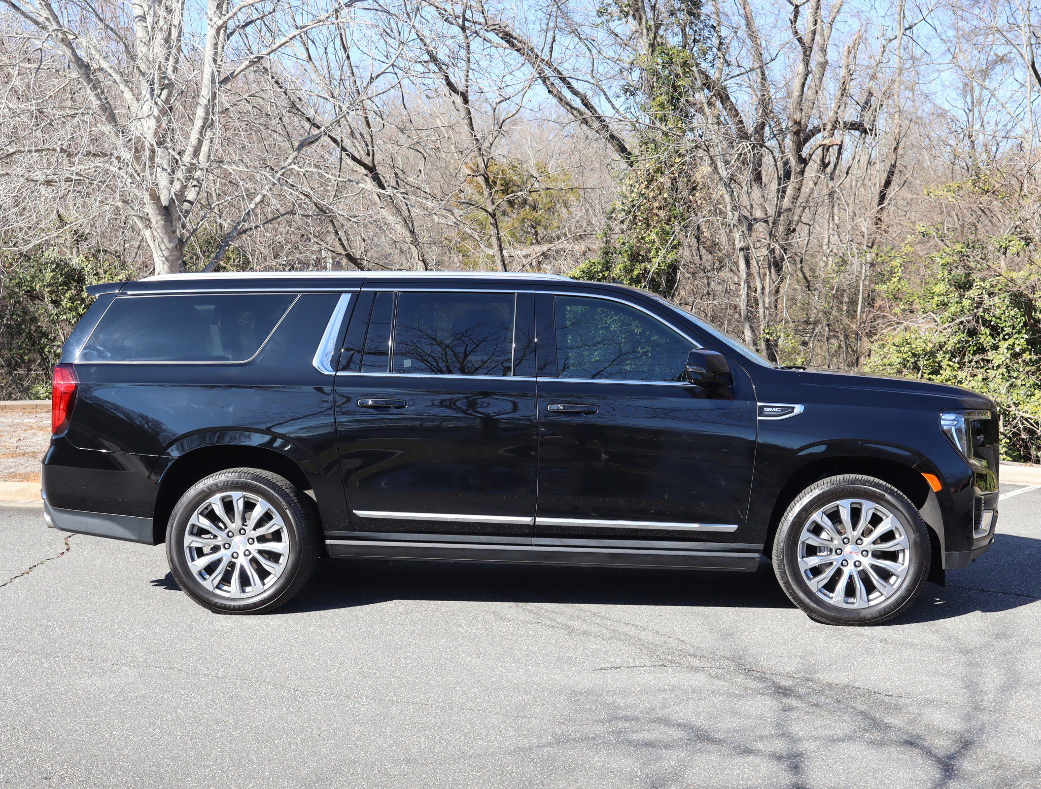 Used 2023 GMC Yukon XL Denali AWD/4WD image 10