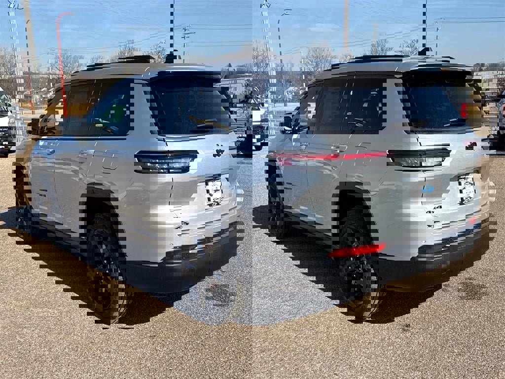 New 2026 Jeep Grand Cherokee L Limited w/ Limited Altitude Package image 4