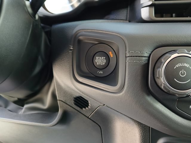 New 2025 Jeep Wrangler Unlimited Sahara w/ Technology Group AWD/4WD image 28