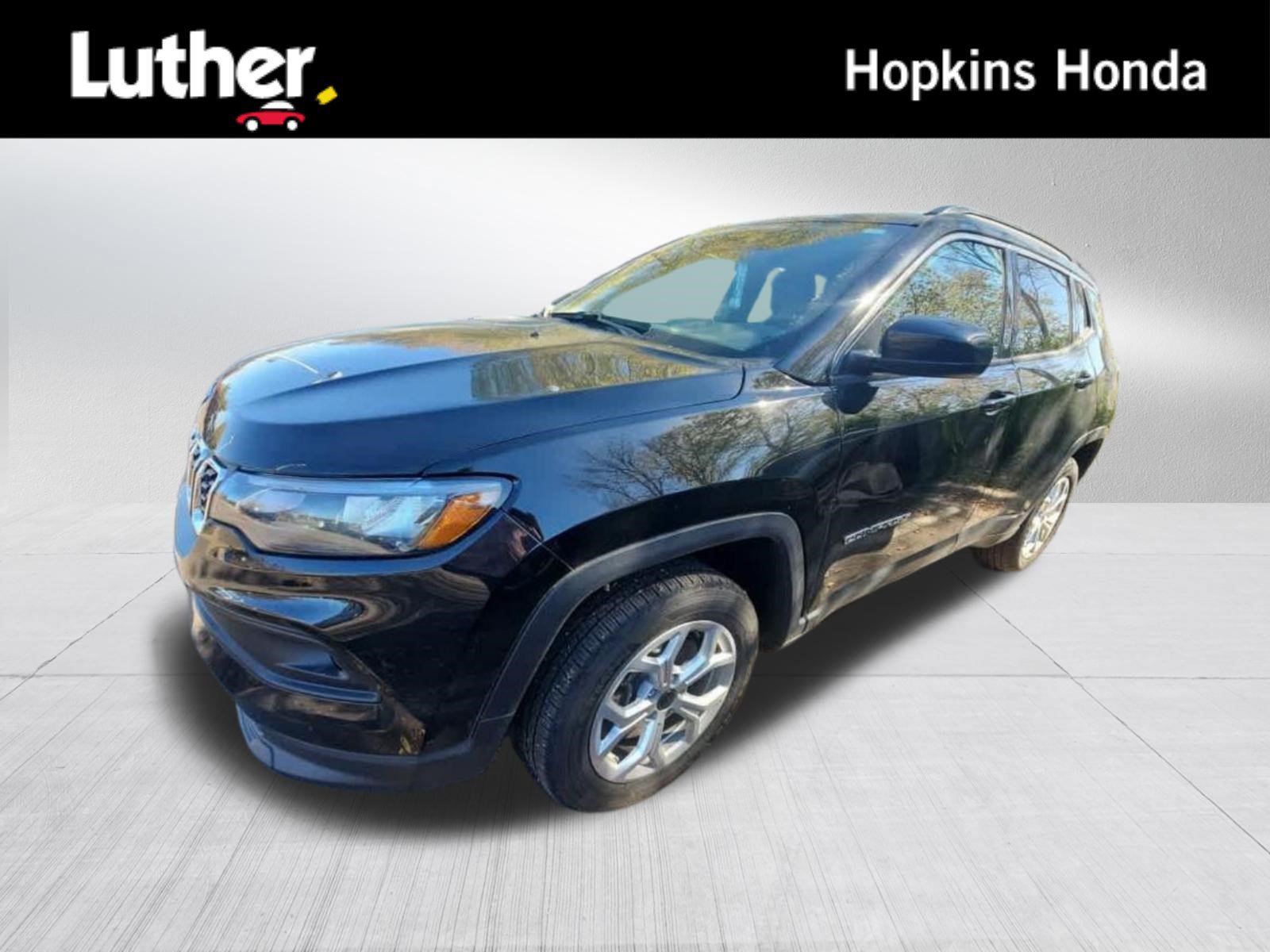 Used 2025 Jeep Compass Latitude w/ Convenience Group AWD/4WD image 1