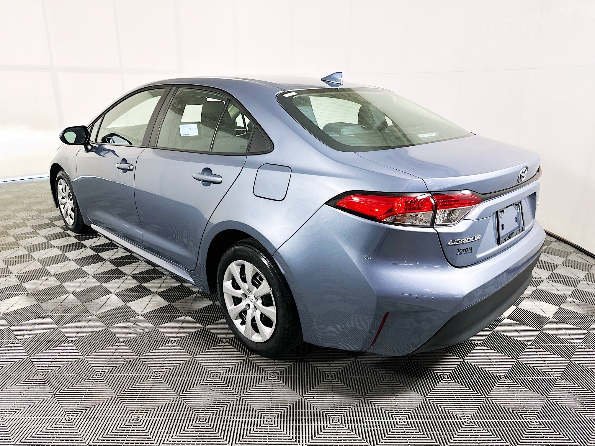 Used 2024 Toyota Corolla LE FWD image 5