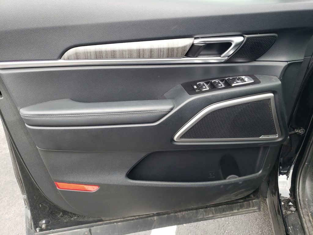 Used 2025 Kia Telluride EX w/ EX Captain's Chair Package image 16