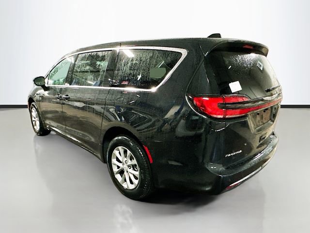 New 2026 Chrysler Pacifica Limited image 8