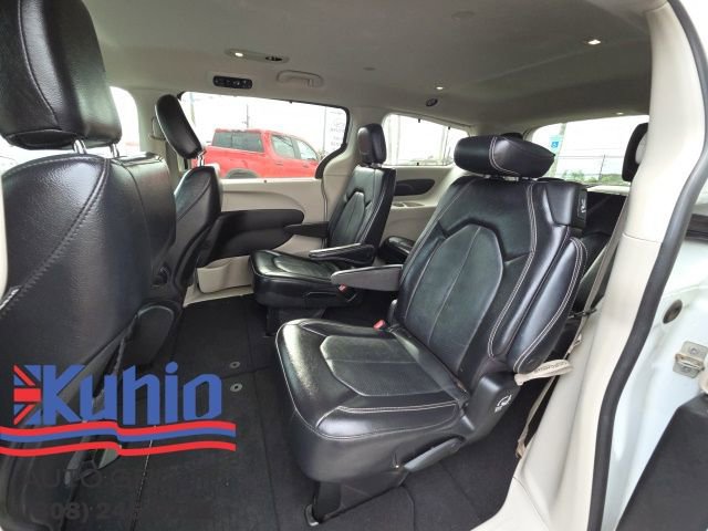 Used 2022 Chrysler Pacifica Touring-L image 17