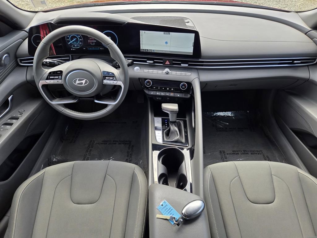 Used 2025 Hyundai Elantra SEL FWD image 21