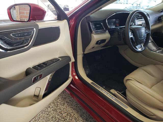 Used 2019 Lincoln Continental Select w/ Continental Climate Package image 9