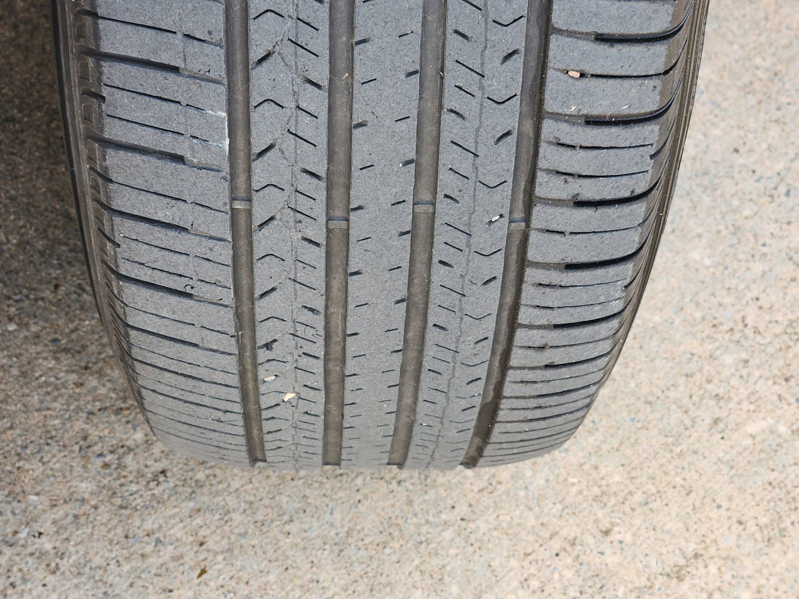 Used 2024 Buick Enclave Essence image 15